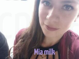 Mia_milk